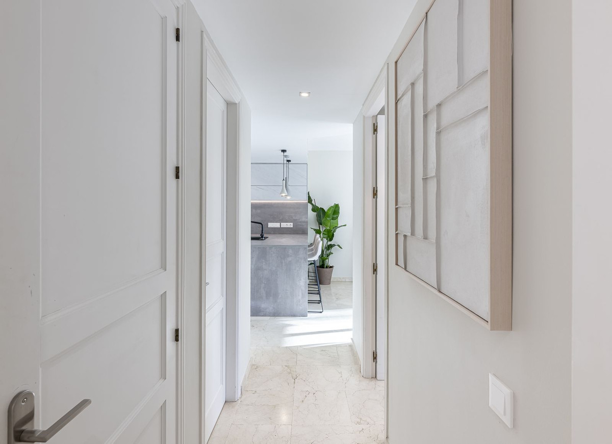 Apartment for sale in Elviria | 2 bedrooms H5010400