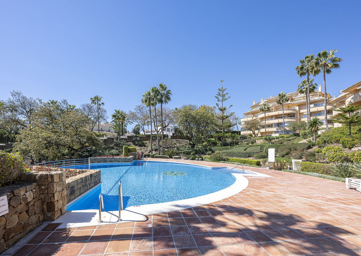 Apartment for sale in Elviria | 2 bedrooms H5010400