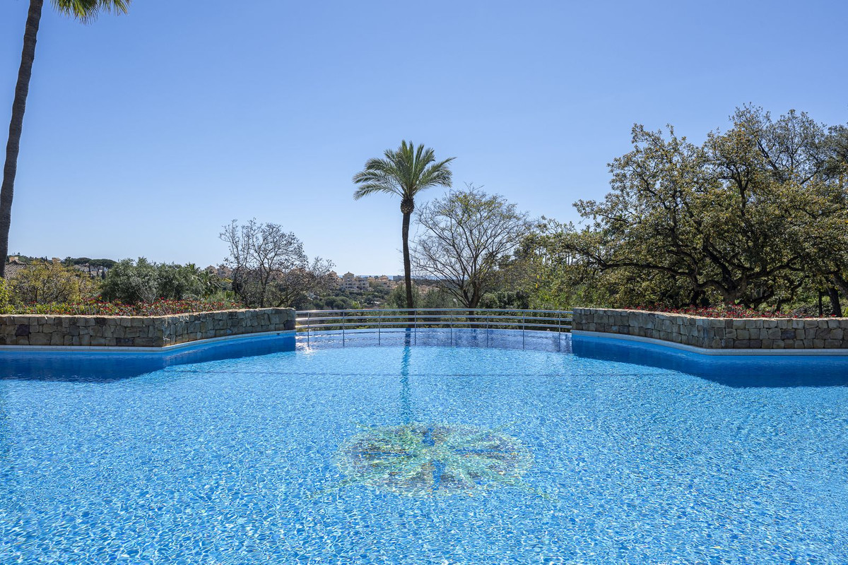 Apartment for sale in Elviria | 2 bedrooms H5010400