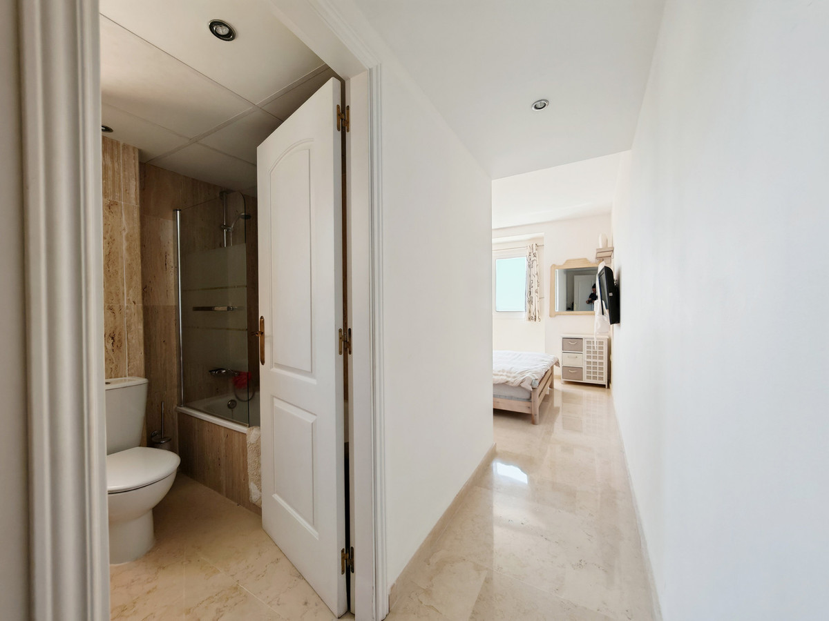 Tussenverdieping Appartement in Elviria-8