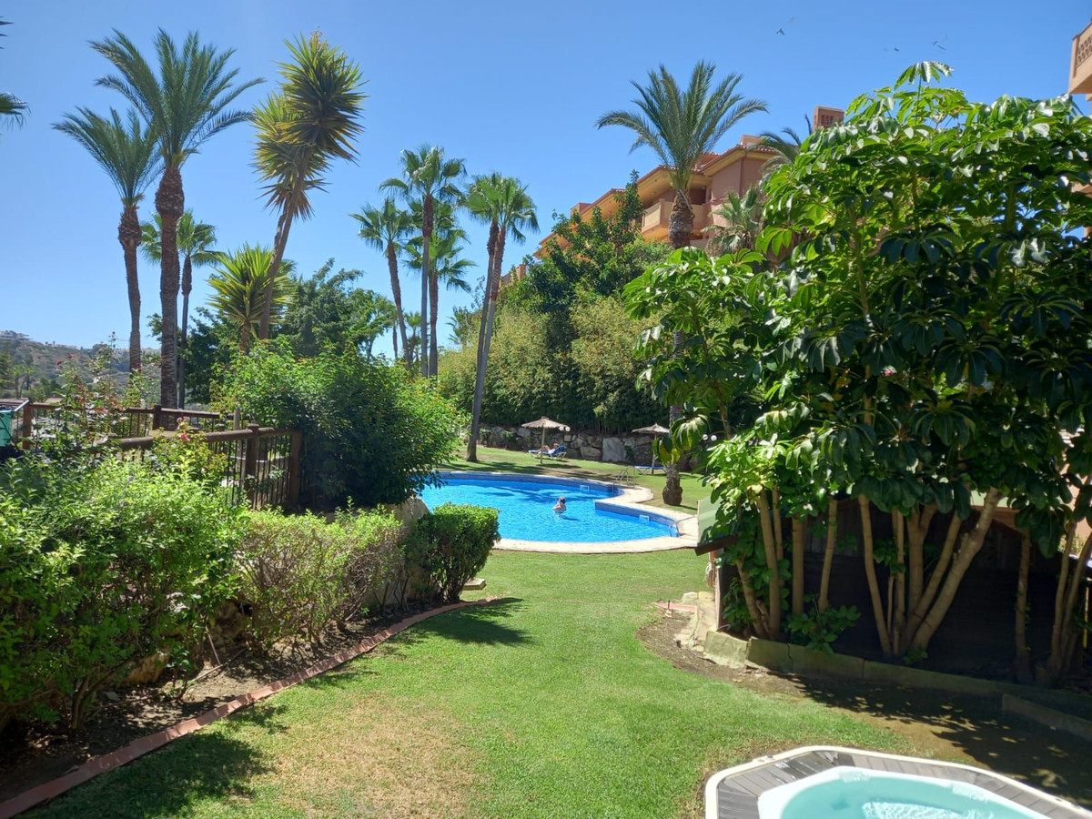 Begane grond appartement in Elviria-1