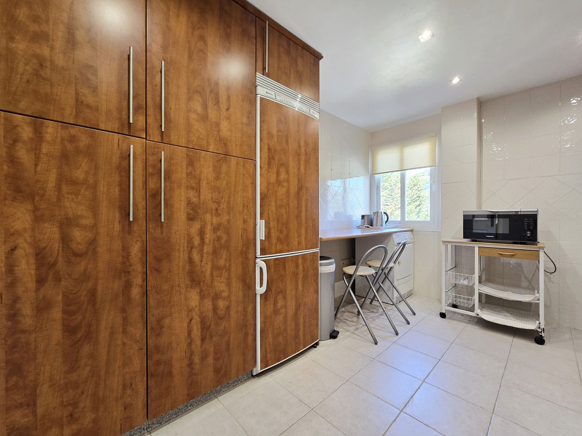 Bovenverdieping Appartement in Elviria-10