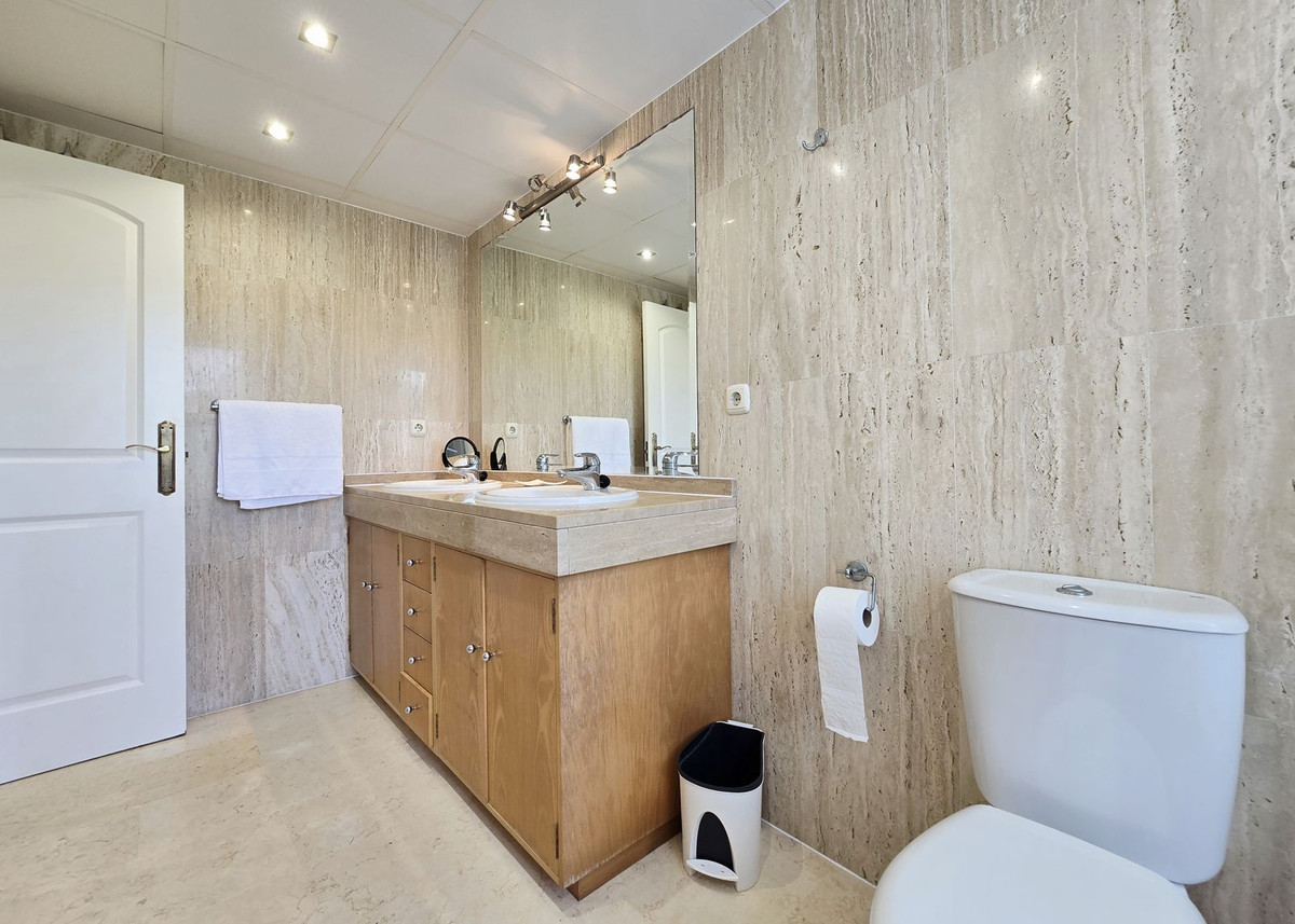 Bovenverdieping Appartement in Elviria-17