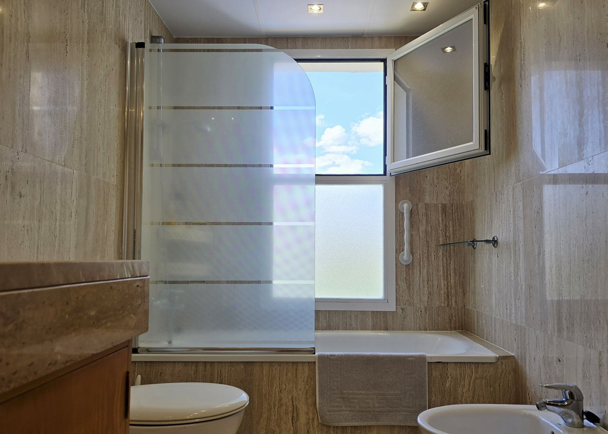 Bovenverdieping Appartement in Elviria-18
