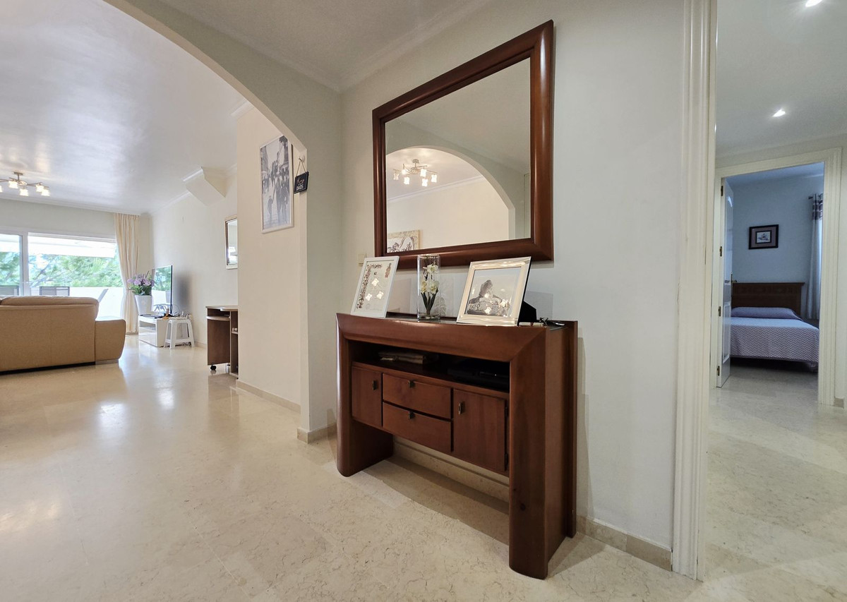 Bovenverdieping Appartement in Elviria-24