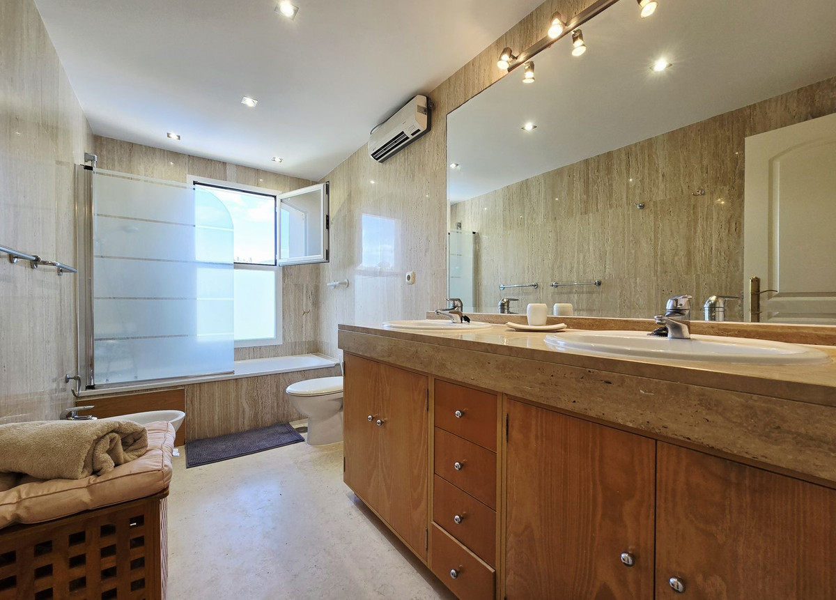 Bovenverdieping Appartement in Elviria-29