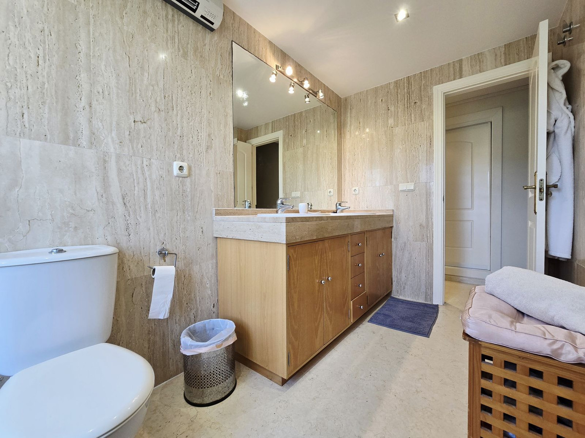 Bovenverdieping Appartement in Elviria-30