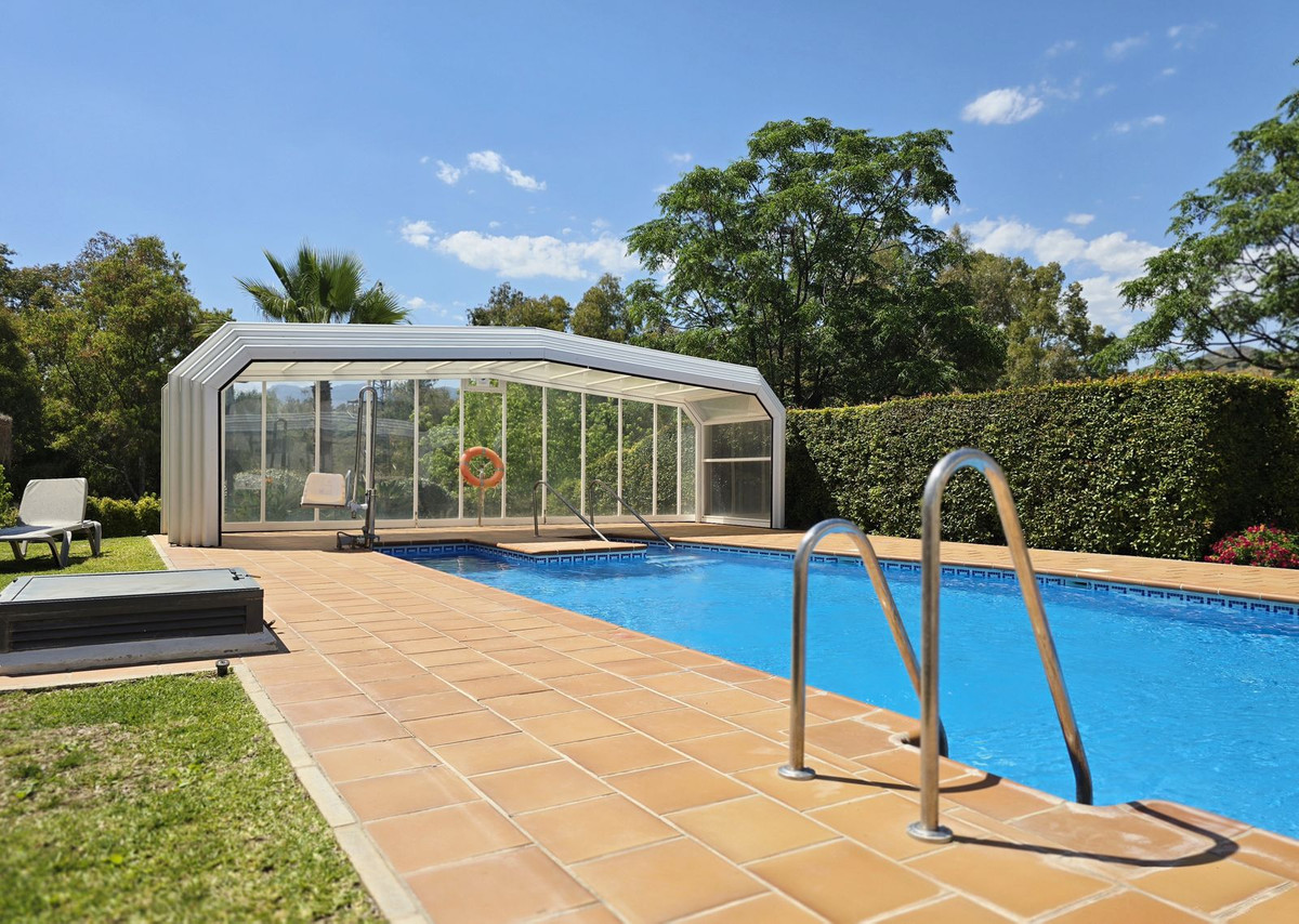 Bovenverdieping Appartement in Elviria-5