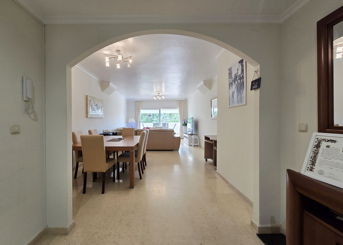 Bovenverdieping Appartement in Elviria-7