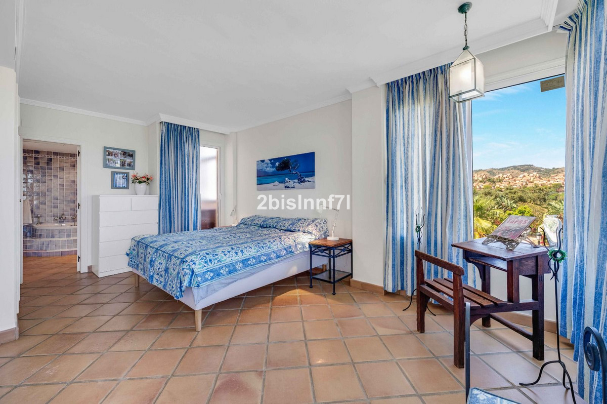 Penthouse te koop in Elviria | 2 slaapkamers H5056246
