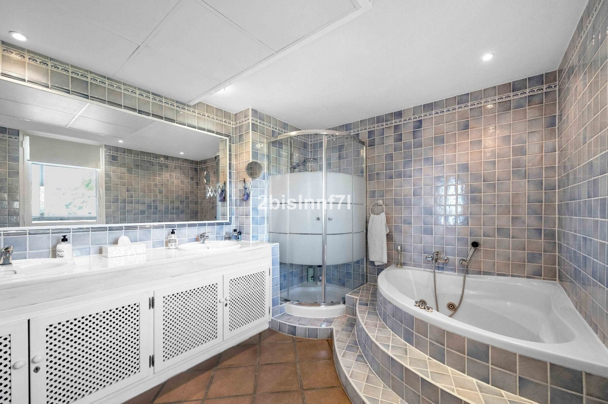 Penthouse te koop in Elviria | 2 slaapkamers H5056246