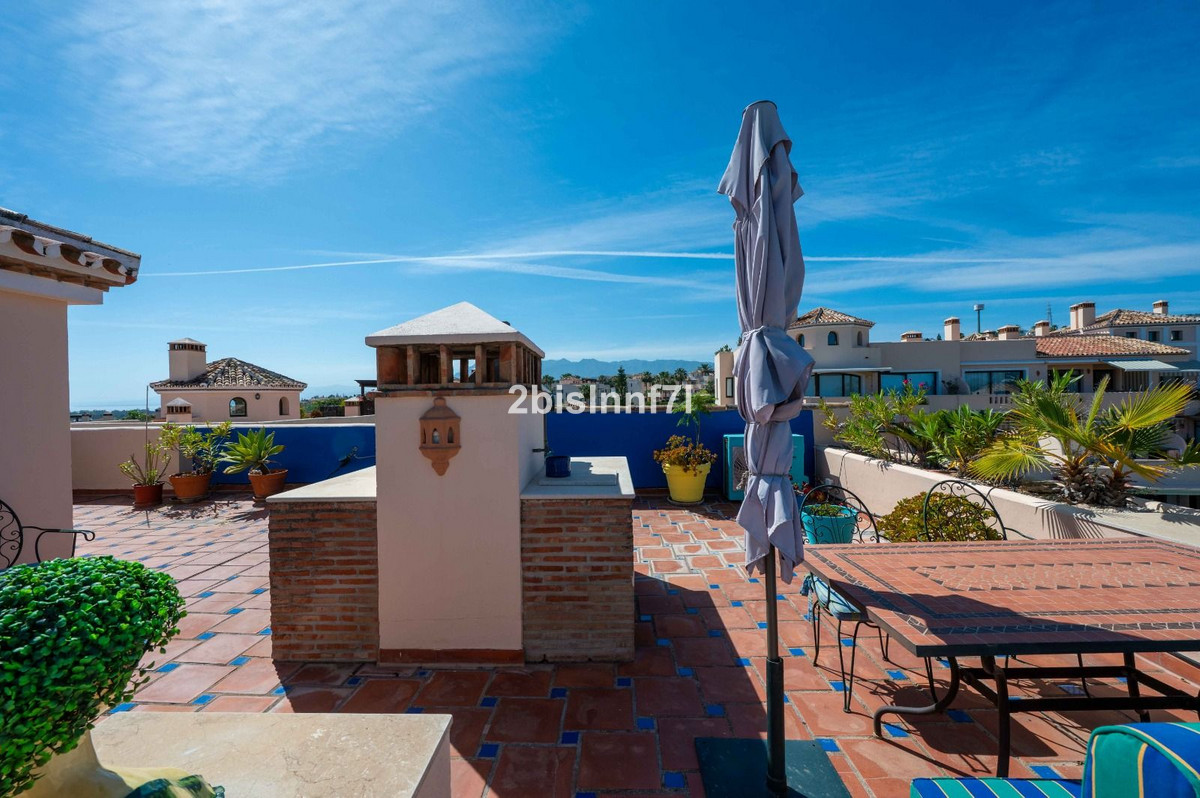 Penthouse te koop in Elviria | 2 slaapkamers H5056246