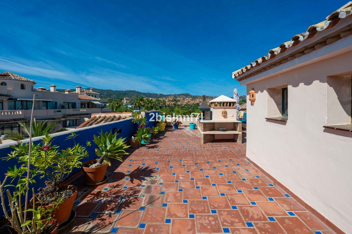 Penthouse te koop in Elviria | 2 slaapkamers H5056246