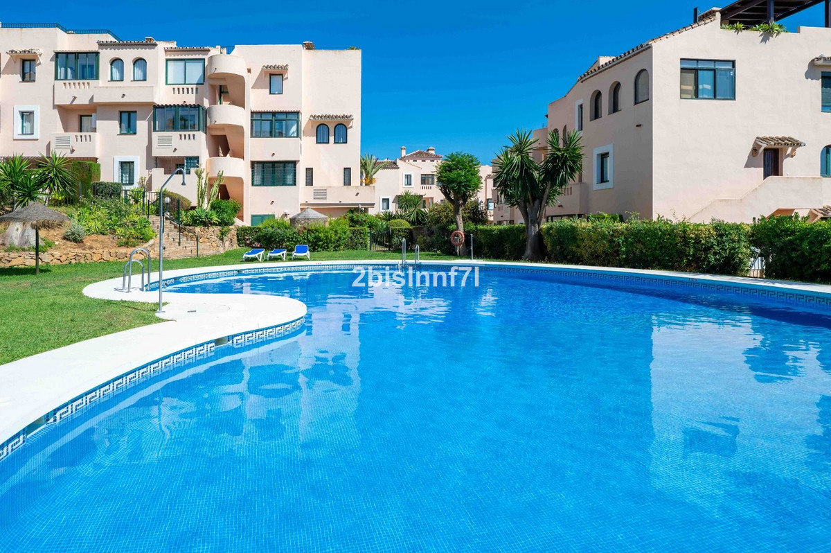 Penthouse te koop in Elviria | 2 slaapkamers H5056246