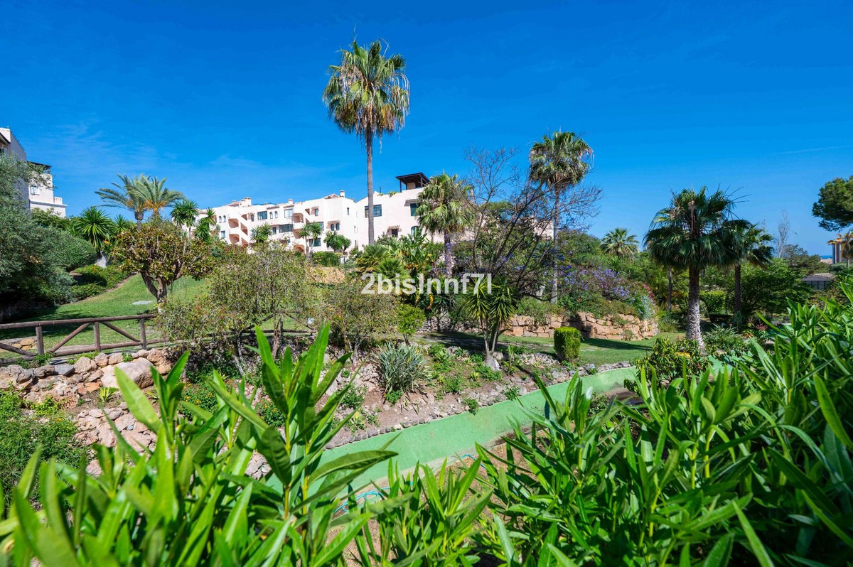 Penthouse te koop in Elviria | 2 slaapkamers H5056246