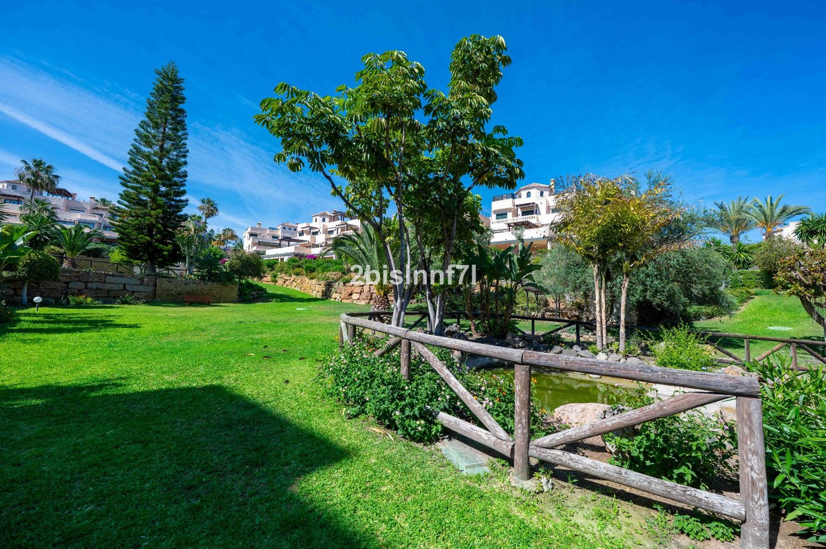 Penthouse te koop in Elviria | 2 slaapkamers H5056246