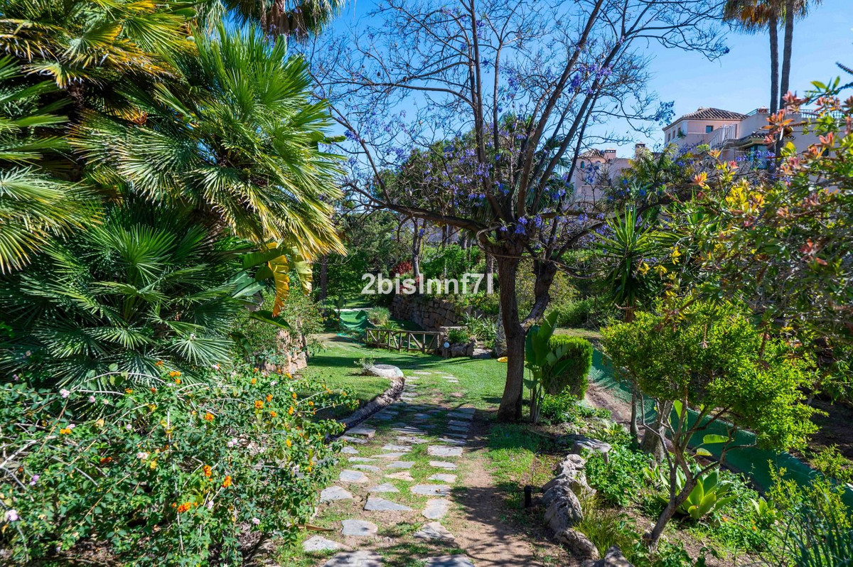 Penthouse te koop in Elviria | 2 slaapkamers H5056246