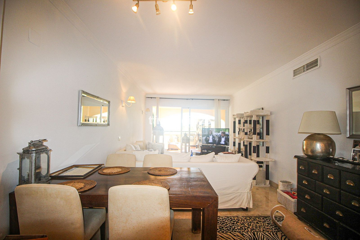 Appartement te koop in Elviria | 2 slaapkamers H5056654