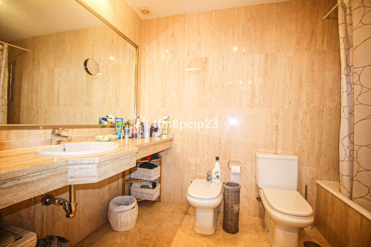 Appartement te koop in Elviria | 2 slaapkamers H5056654