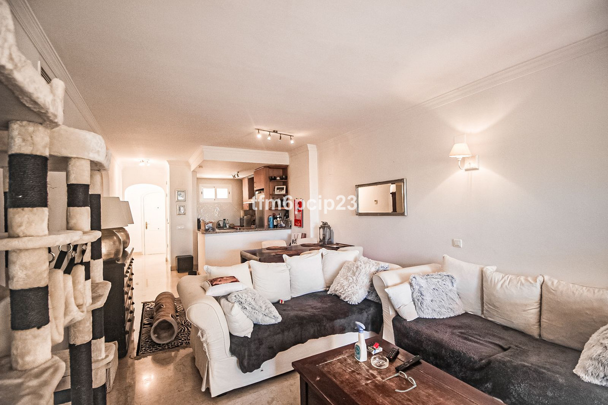 Appartement te koop in Elviria | 2 slaapkamers H5056654