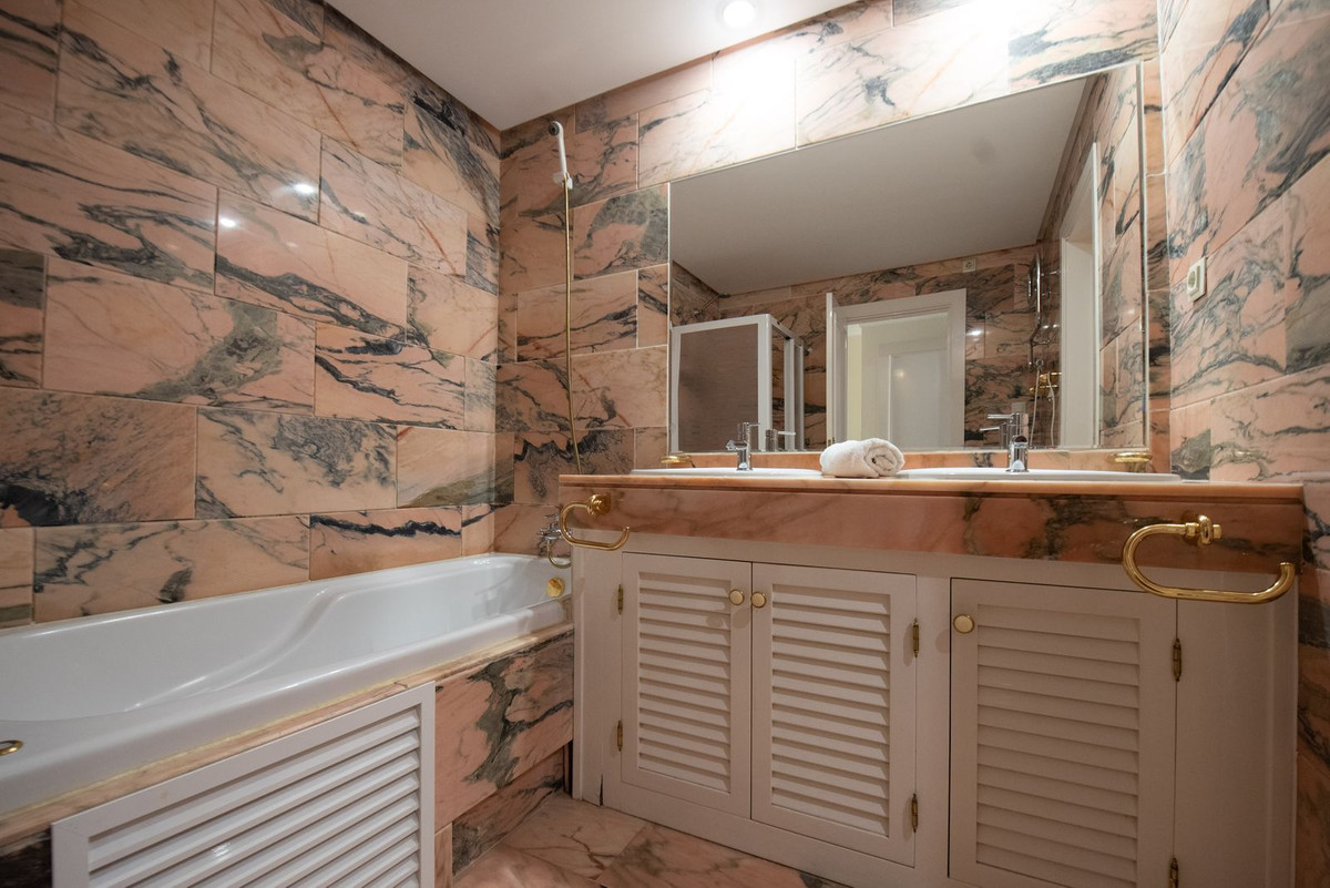 Appartement te koop in Elviria | 3 slaapkamers H5074009