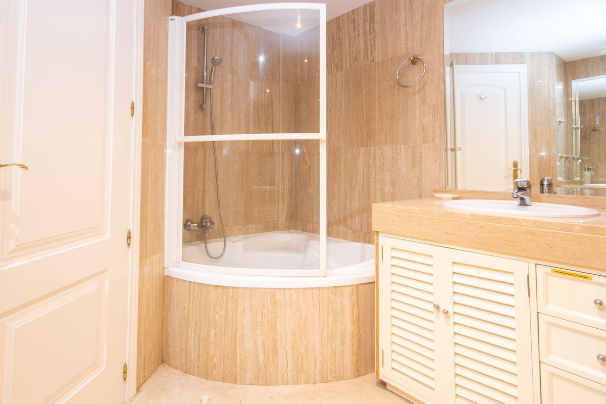 Appartement te koop in Elviria | 3 slaapkamers H5105677
