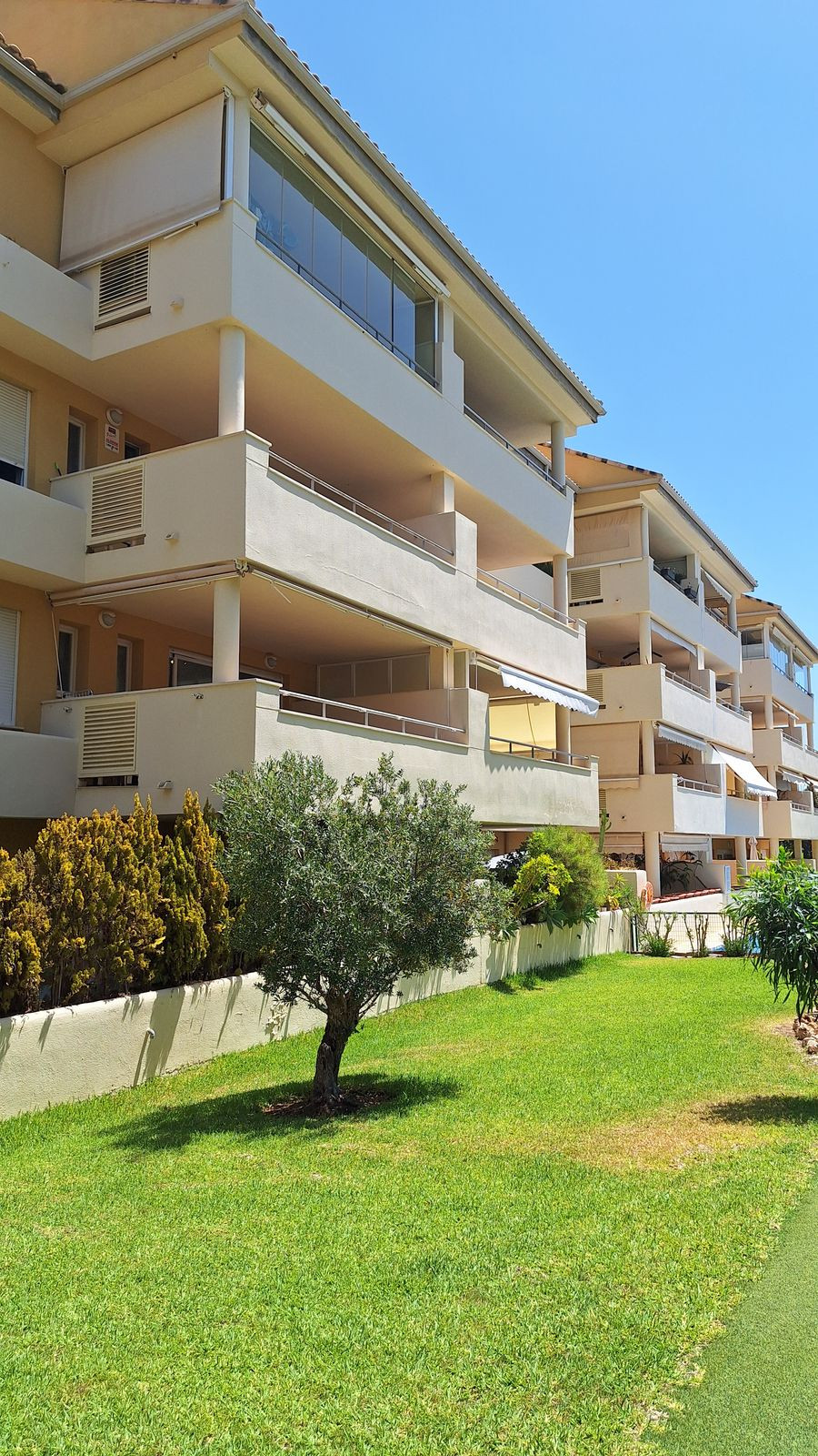 Apartment for sale in Elviria | 3 bedrooms H5111278