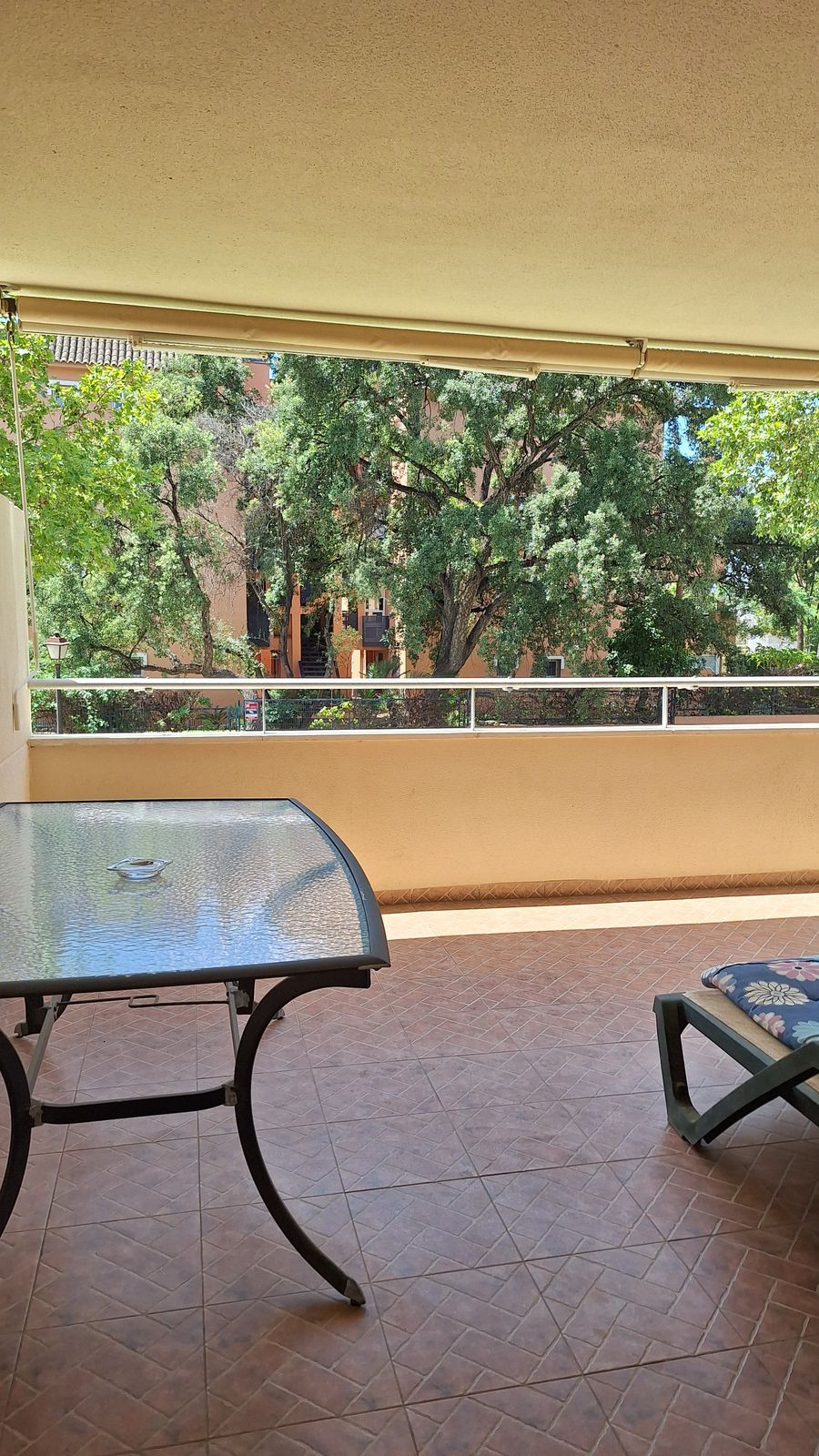 Apartment for sale in Elviria | 3 bedrooms H5111278