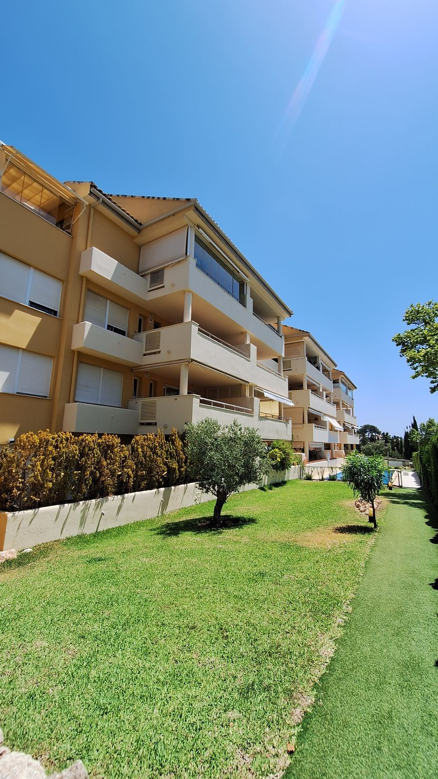 Apartment for sale in Elviria | 3 bedrooms H5111278