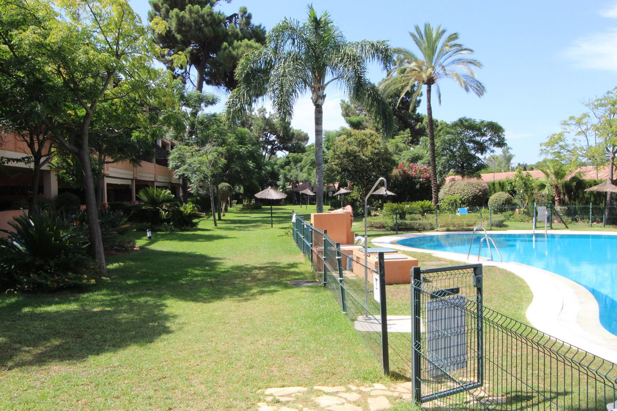 Penthouse for sale in Elviria | 2 bedrooms H5115484