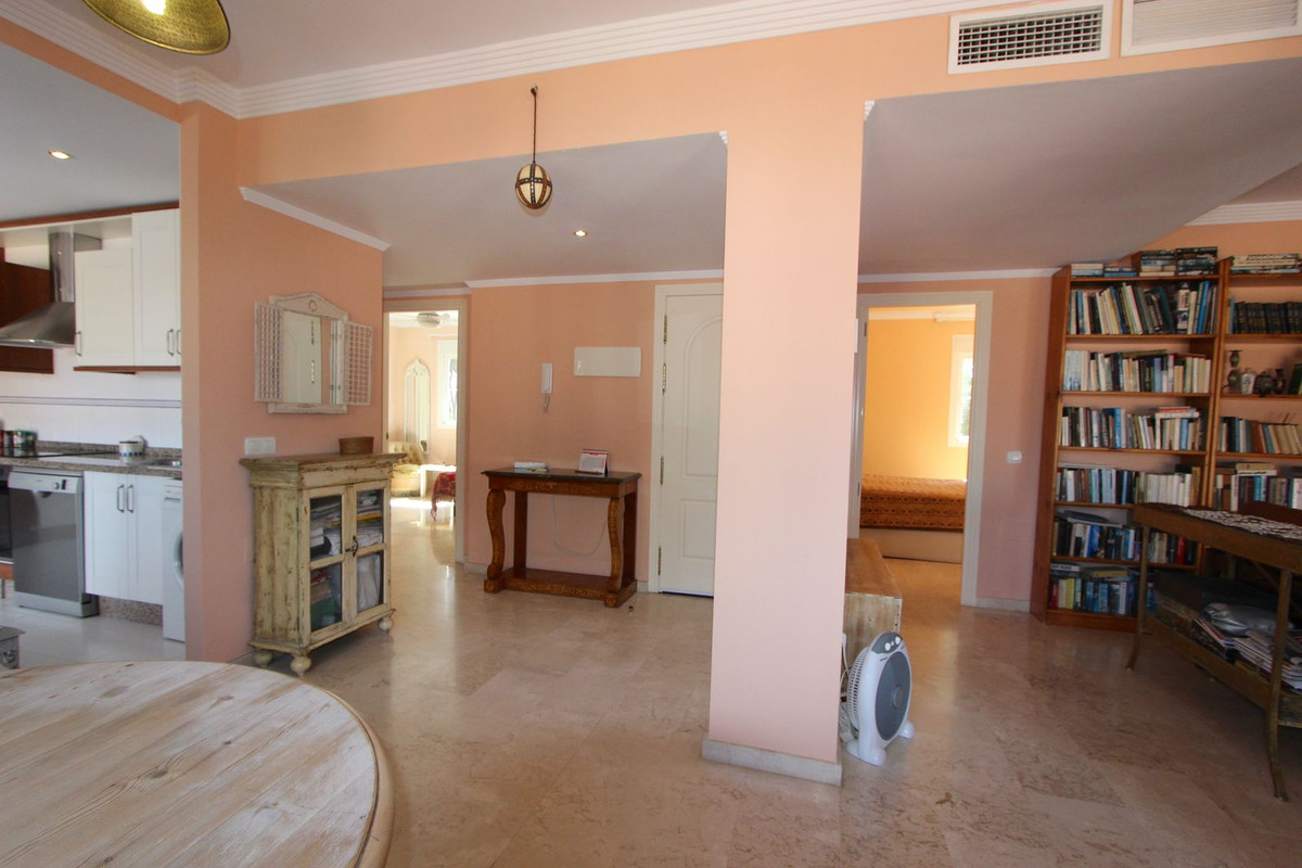 Penthouse for sale in Elviria | 2 bedrooms H5115484
