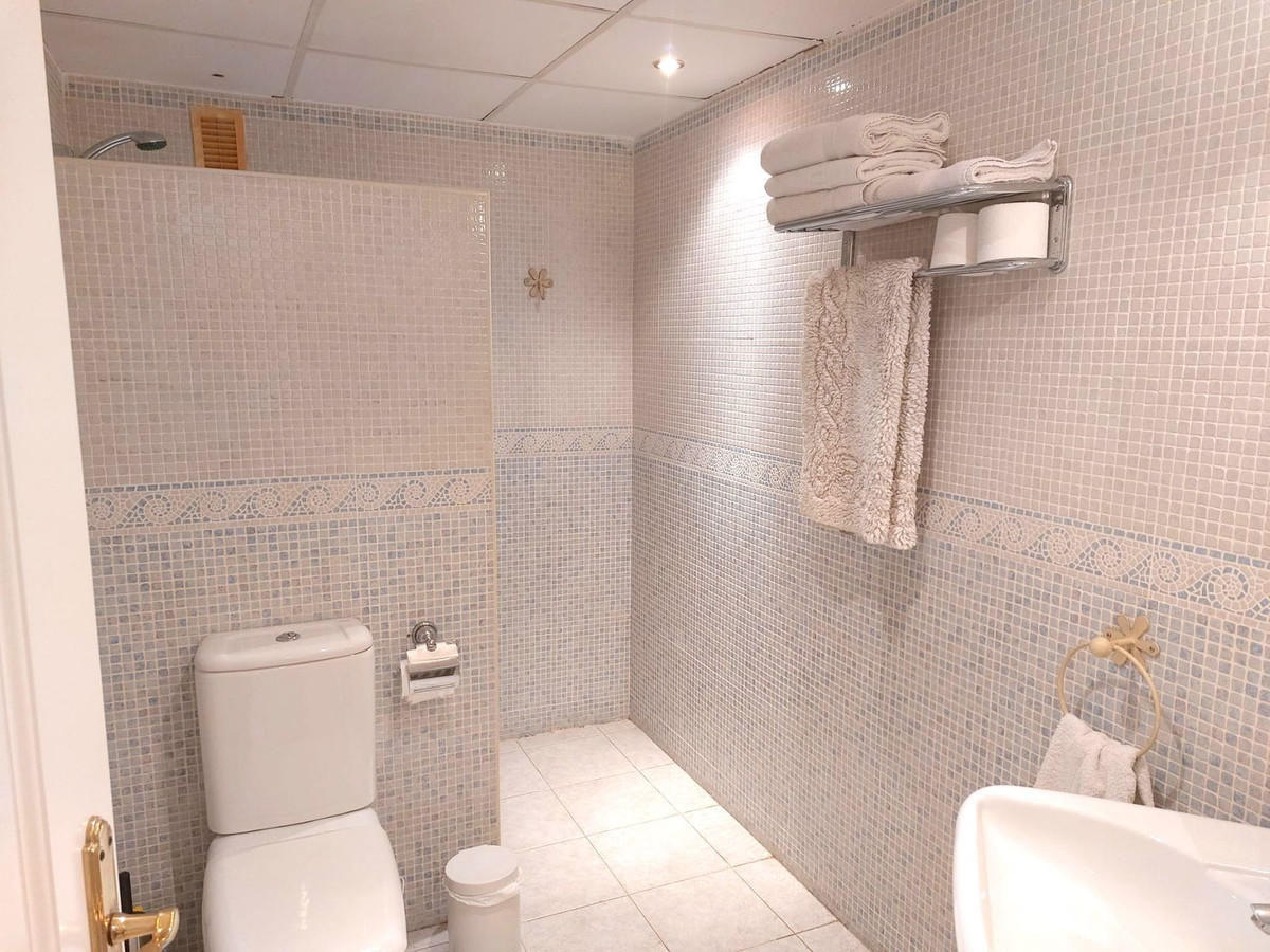 Penthouse for sale in Elviria | 2 bedrooms H5115484