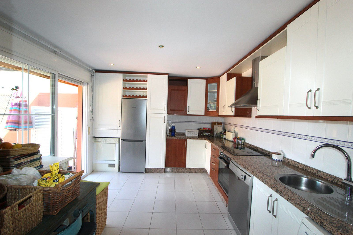 Penthouse for sale in Elviria | 2 bedrooms H5115484