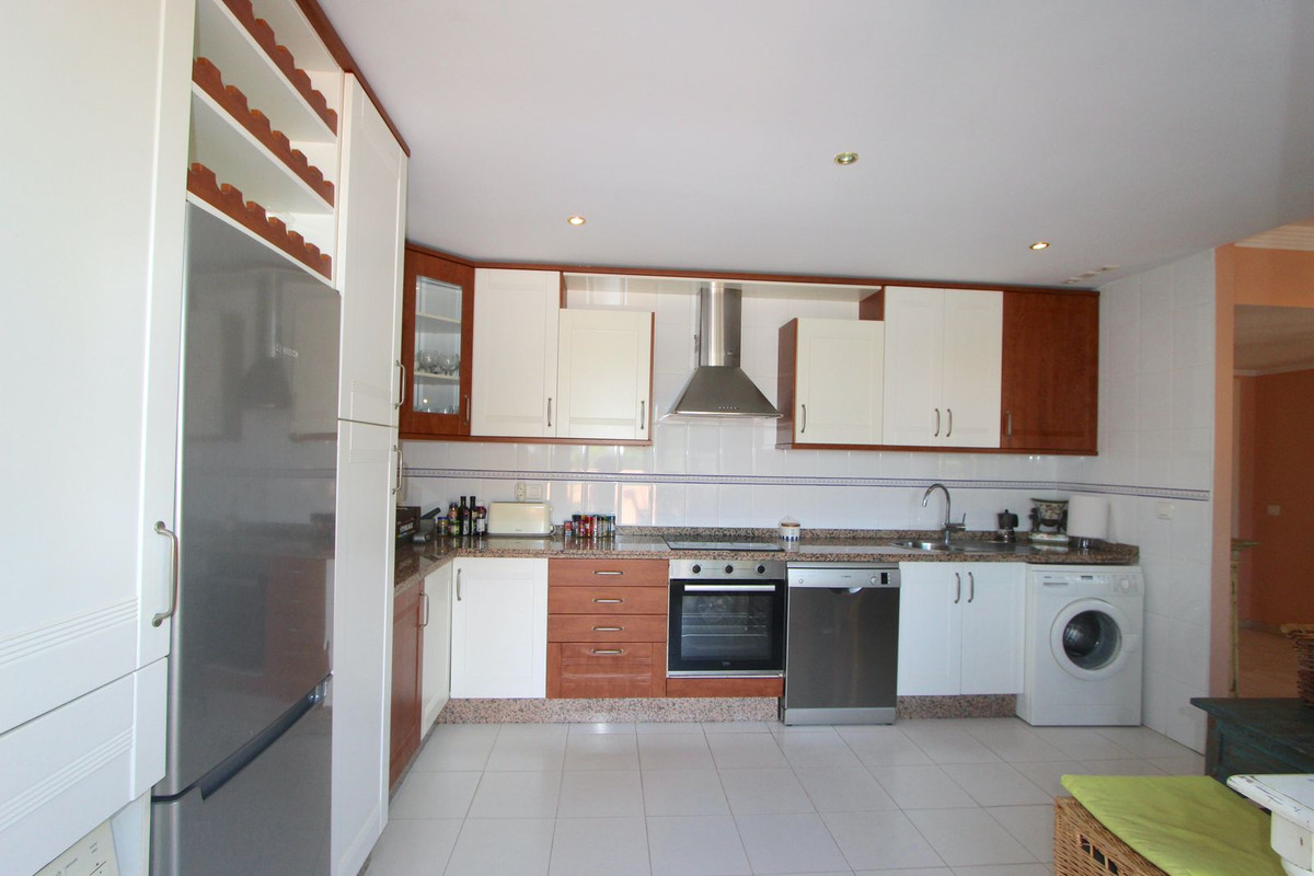 Penthouse for sale in Elviria | 2 bedrooms H5115484