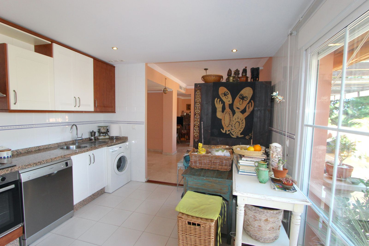 Penthouse for sale in Elviria | 2 bedrooms H5115484