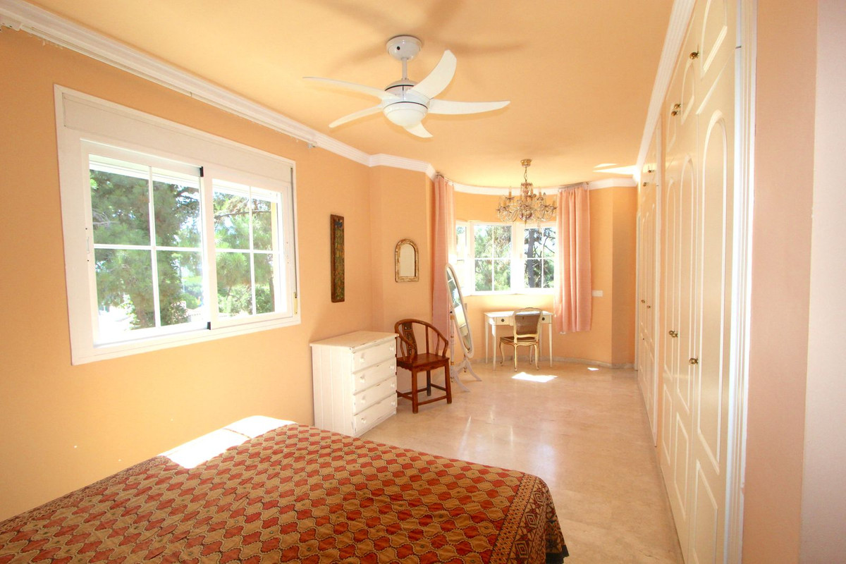 Penthouse for sale in Elviria | 2 bedrooms H5115484