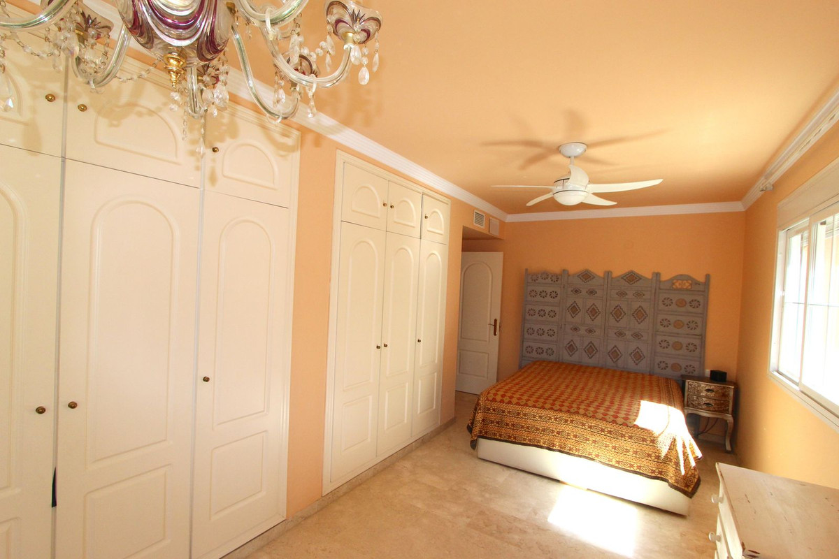 Penthouse for sale in Elviria | 2 bedrooms H5115484
