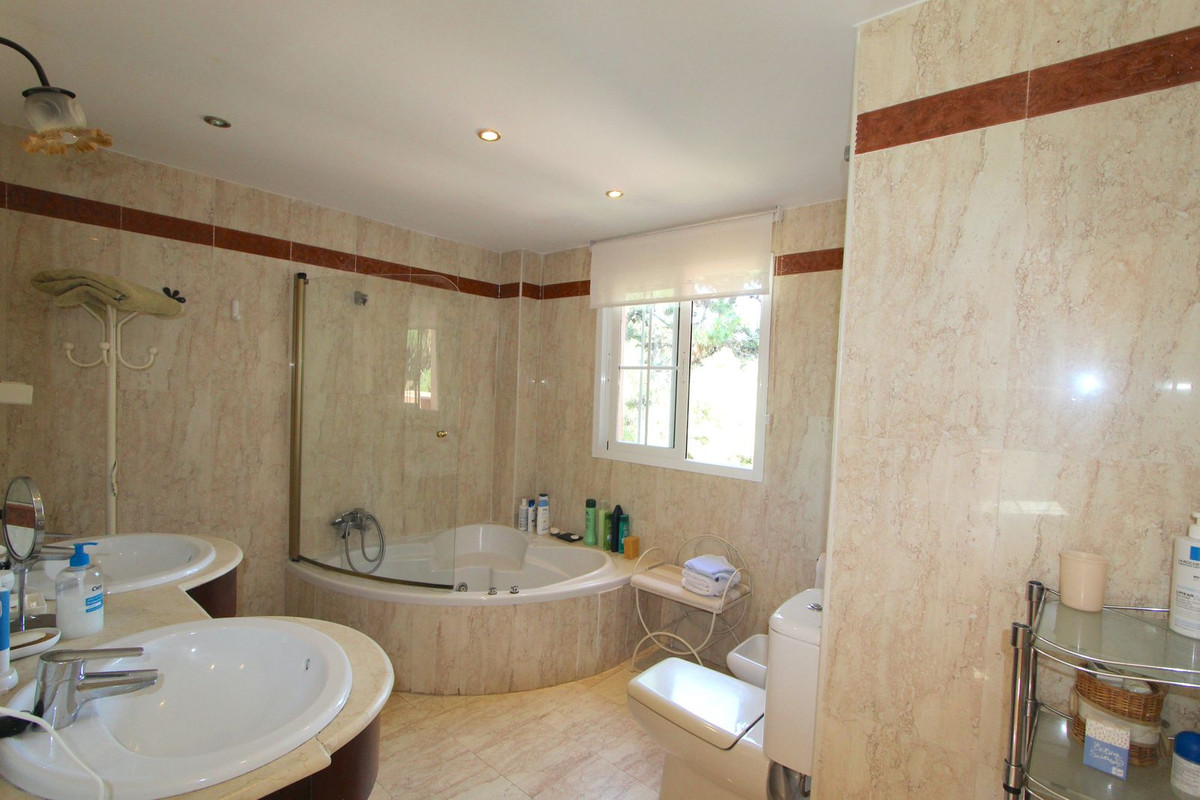 Penthouse for sale in Elviria | 2 bedrooms H5115484