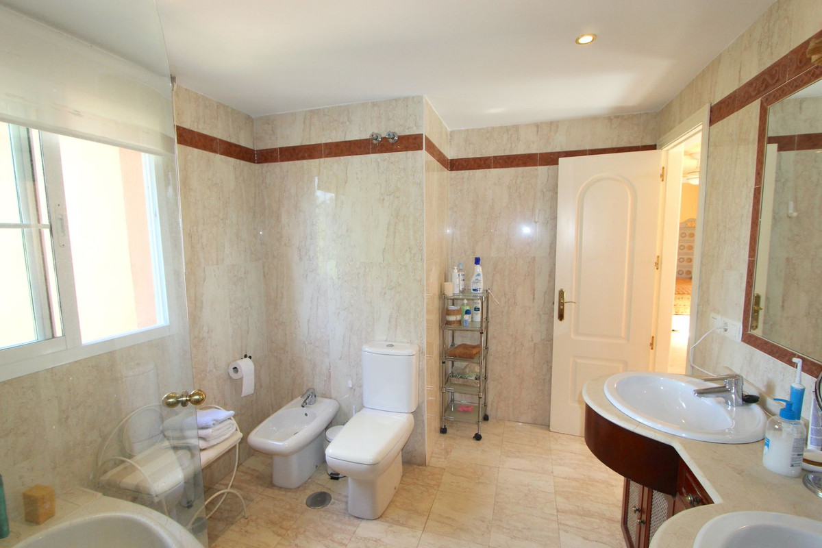 Penthouse for sale in Elviria | 2 bedrooms H5115484