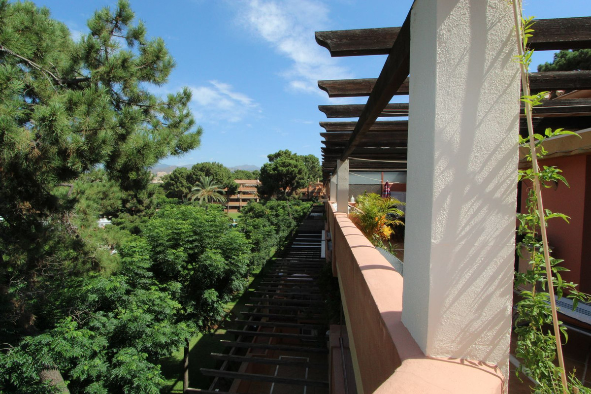 Penthouse for sale in Elviria | 2 bedrooms H5115484