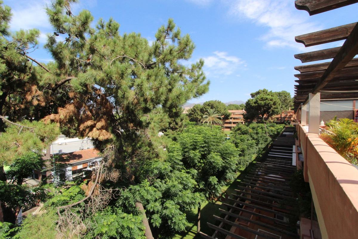 Penthouse for sale in Elviria | 2 bedrooms H5115484