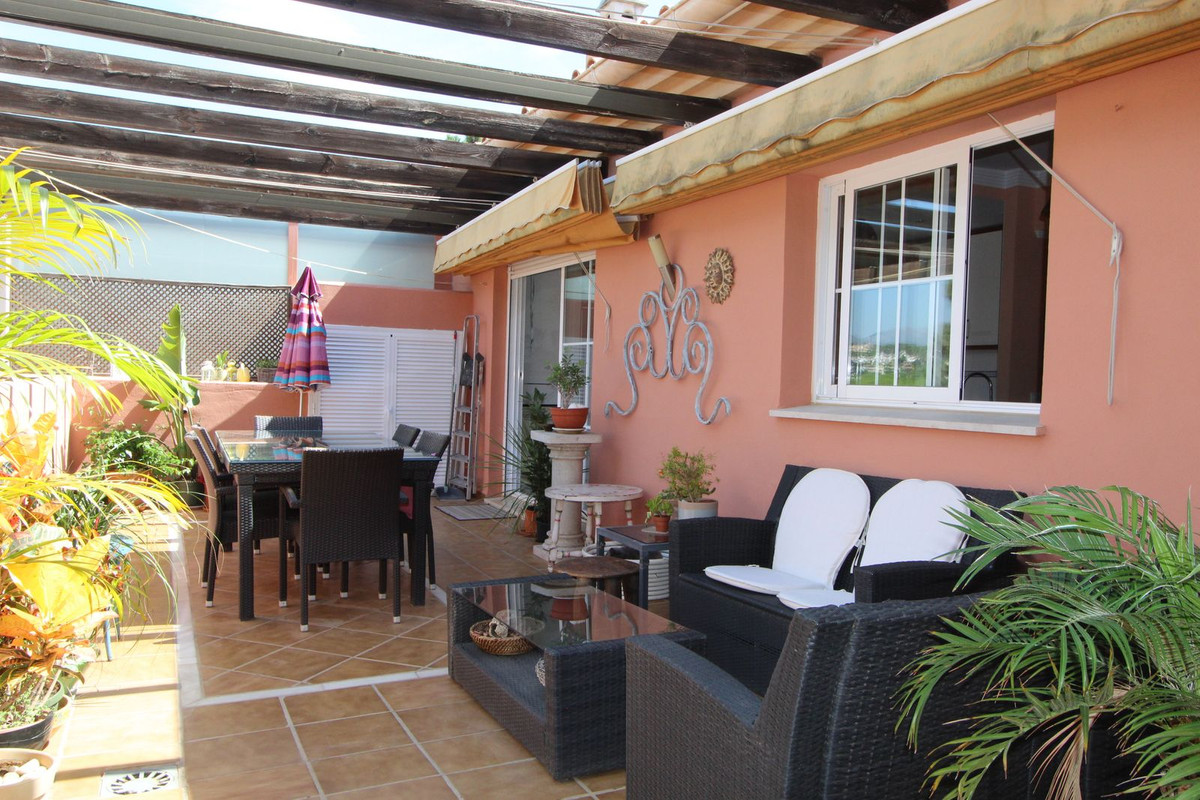 Penthouse for sale in Elviria | 2 bedrooms H5115484
