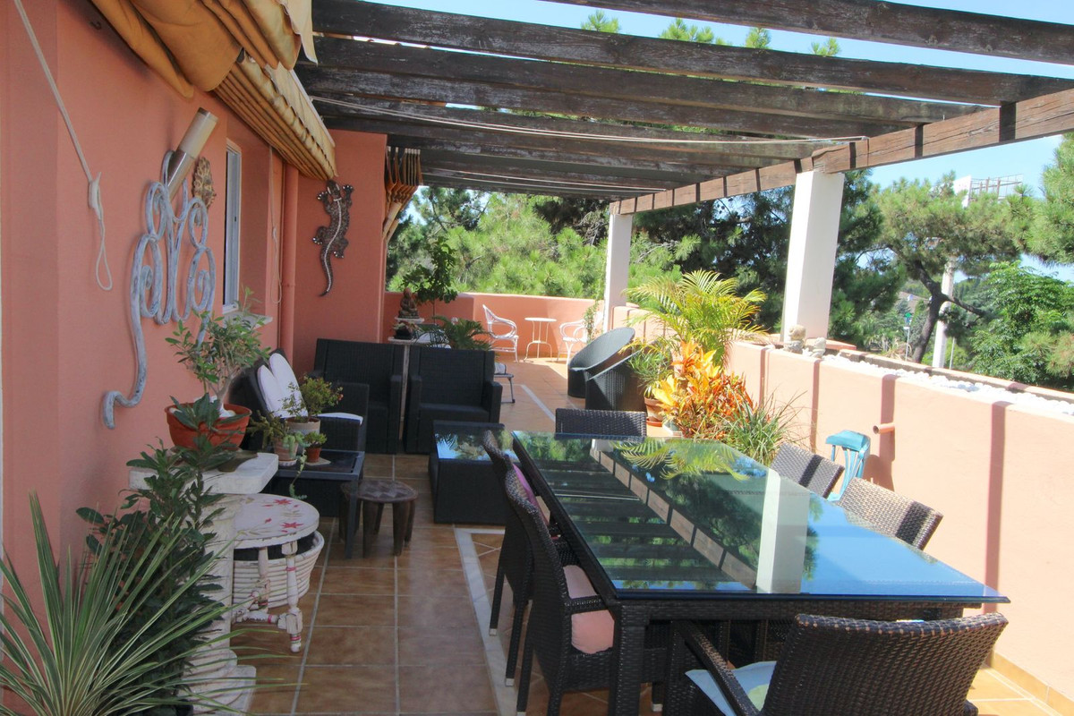 Penthouse for sale in Elviria | 2 bedrooms H5115484