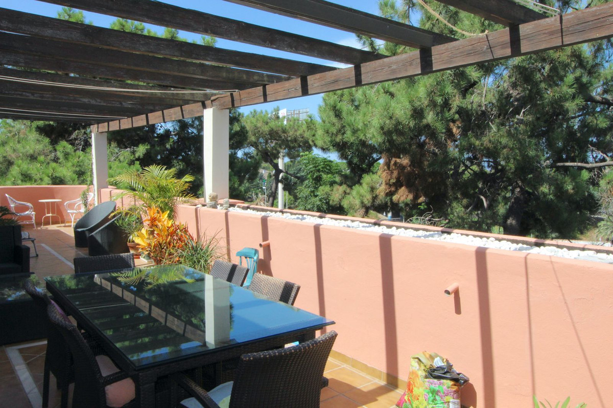 Penthouse for sale in Elviria | 2 bedrooms H5115484