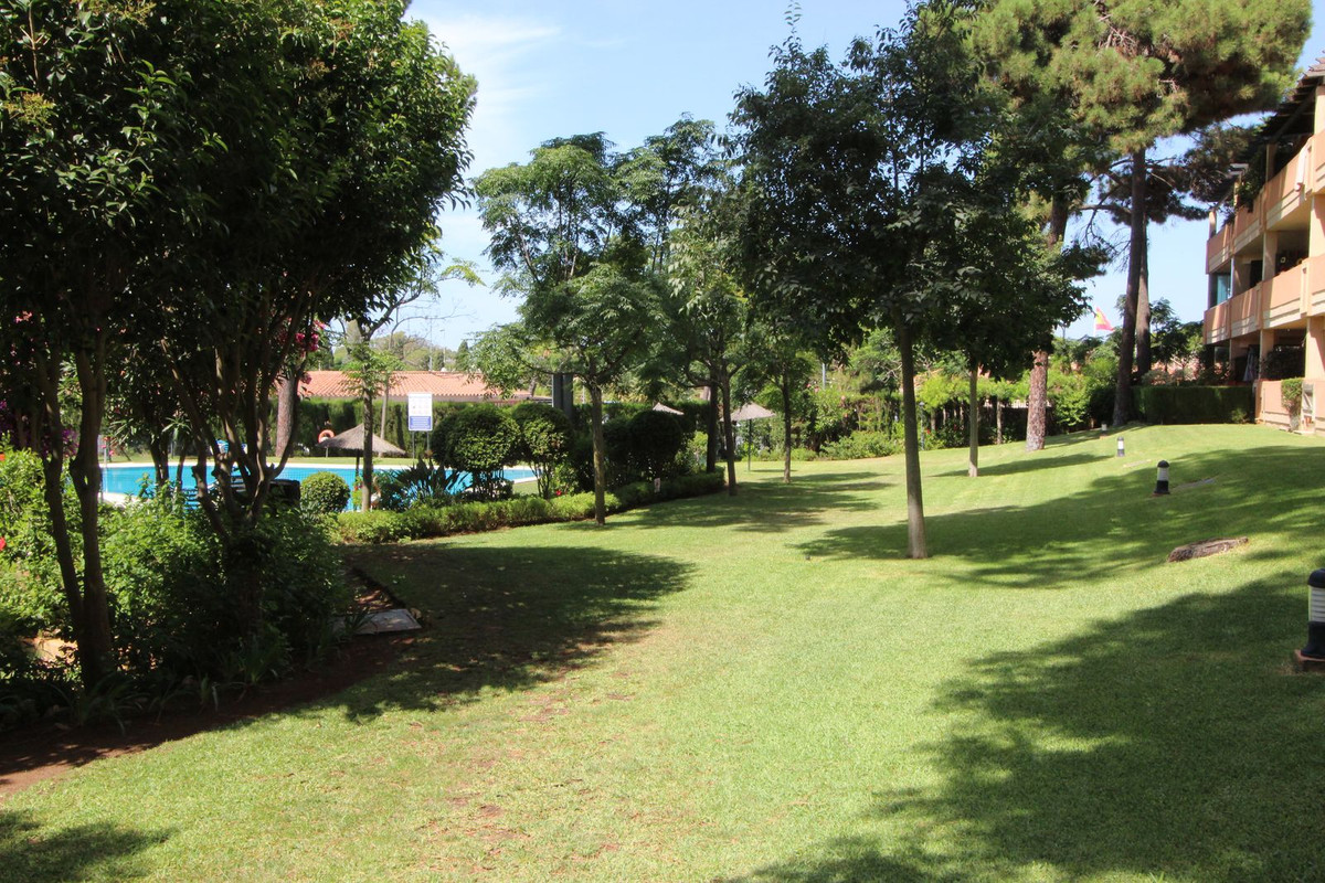 Penthouse for sale in Elviria | 2 bedrooms H5115484