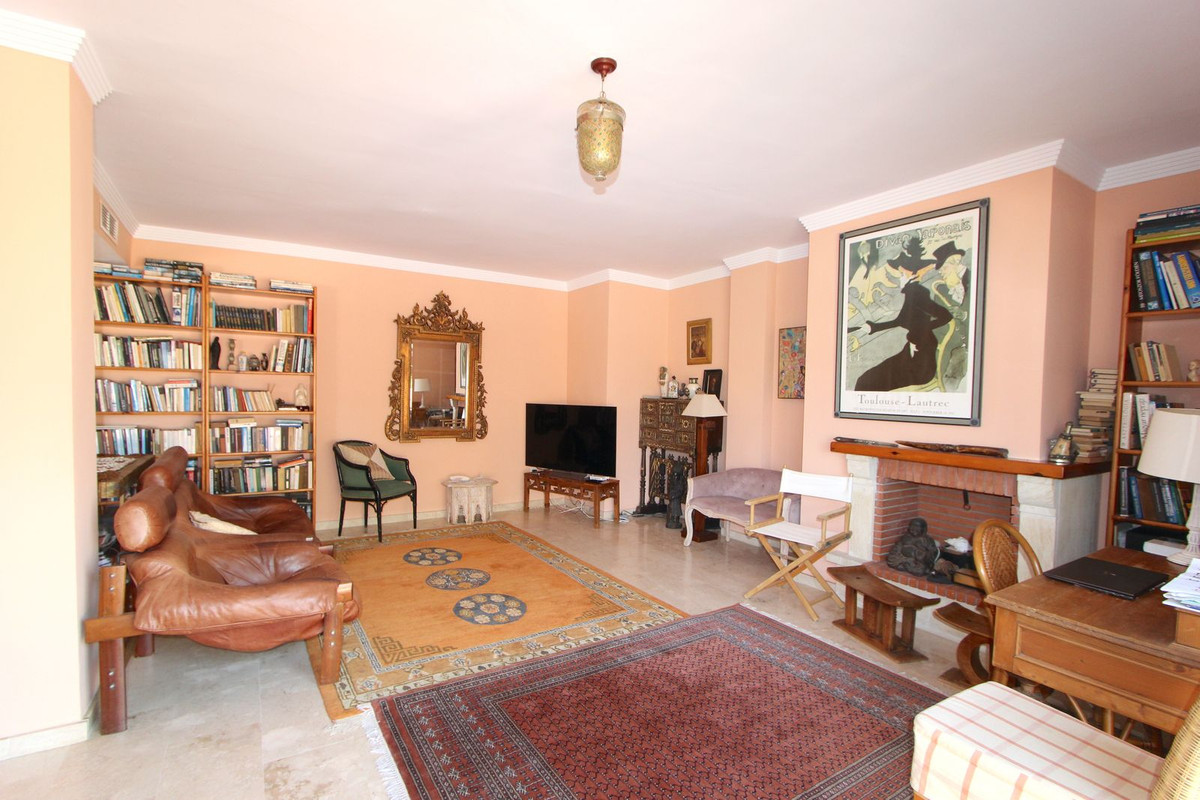 Penthouse for sale in Elviria | 2 bedrooms H5115484