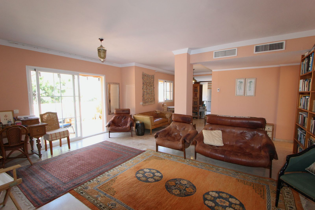 Penthouse for sale in Elviria | 2 bedrooms H5115484