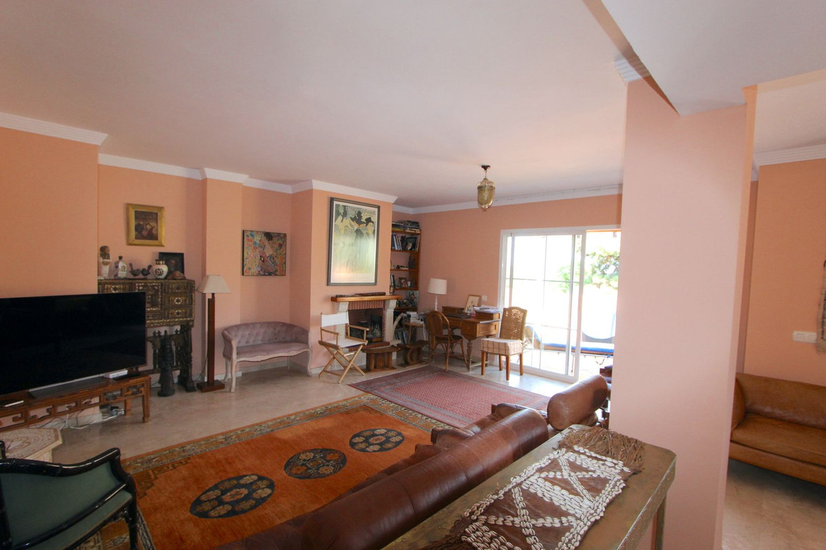 Penthouse for sale in Elviria | 2 bedrooms H5115484