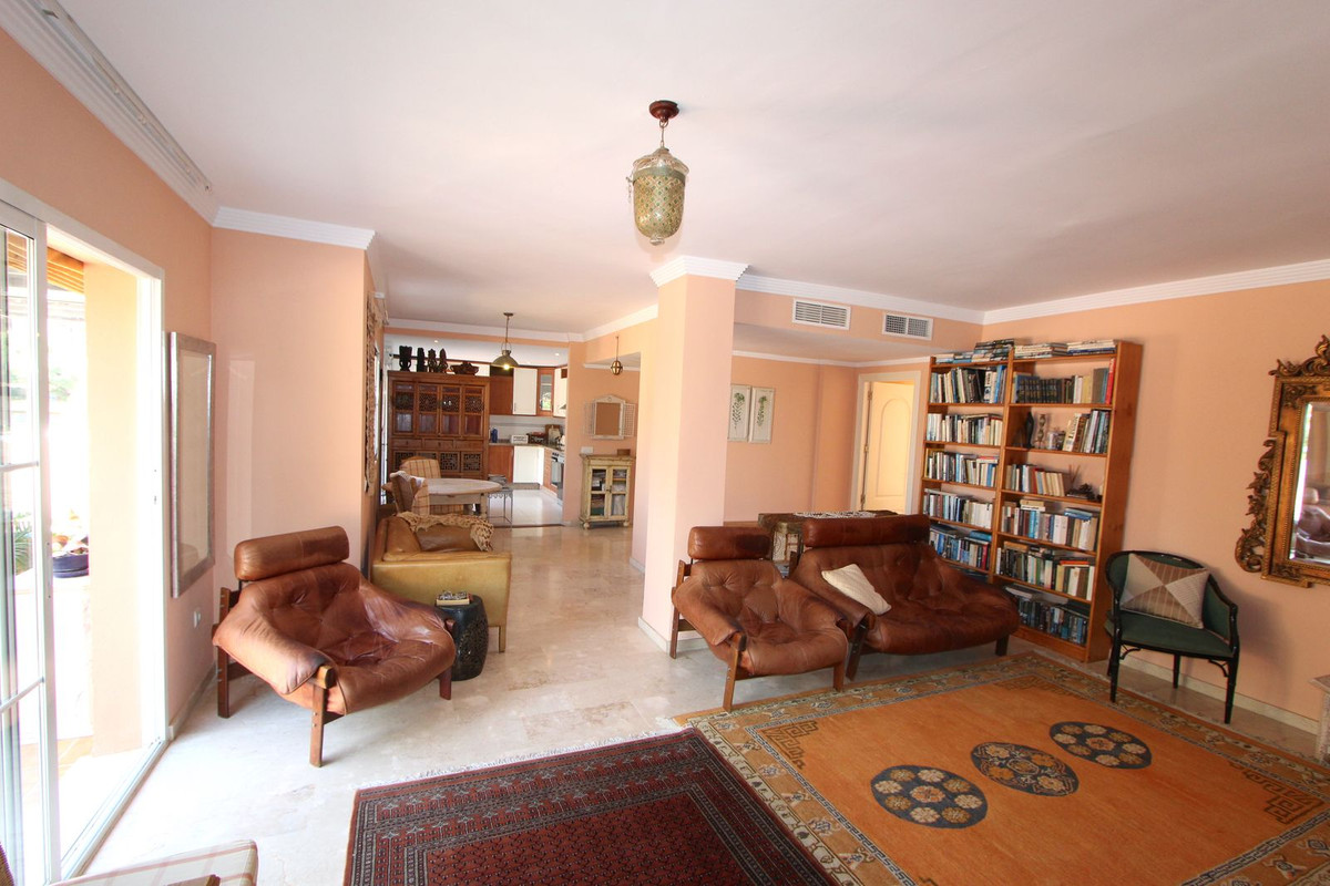 Penthouse for sale in Elviria | 2 bedrooms H5115484