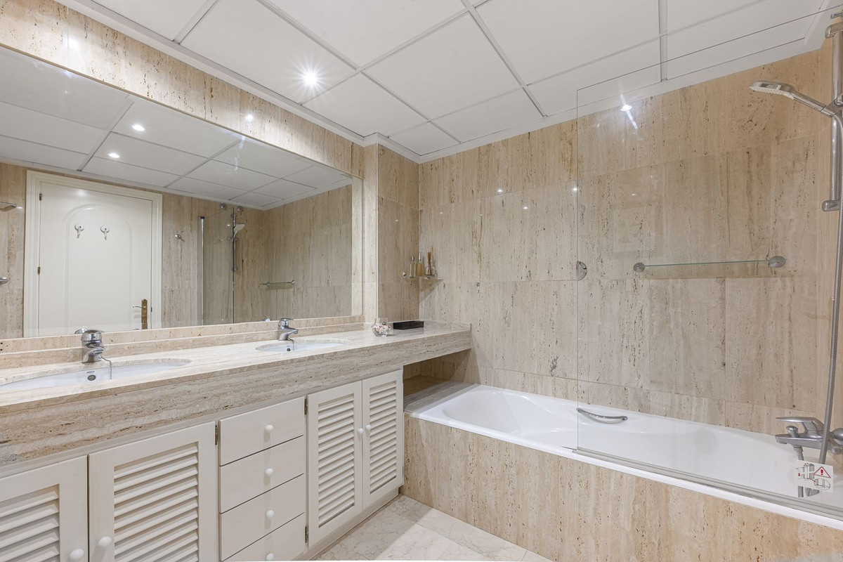 Appartement te koop in Elviria | 3 slaapkamers H5117932